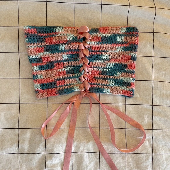 Handmade crochet cropped top - Picture 2 of 6